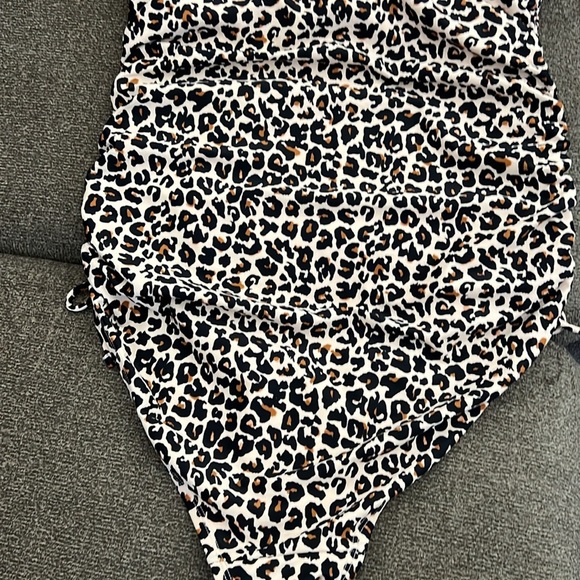 Kona Sol Leopard Print Ruched One
Piece Swim Suit Size L - Picture 6 of 14